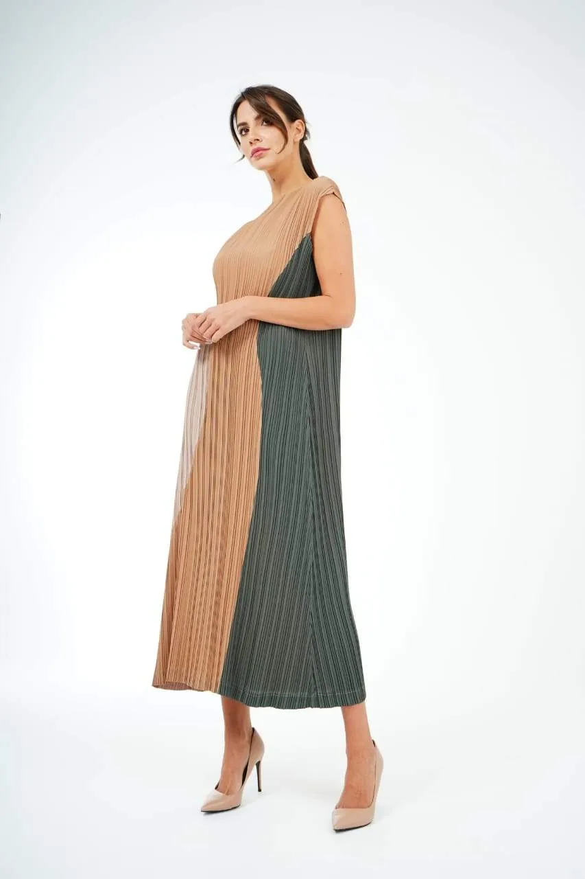 Dove Sleeveless Pleated Dress